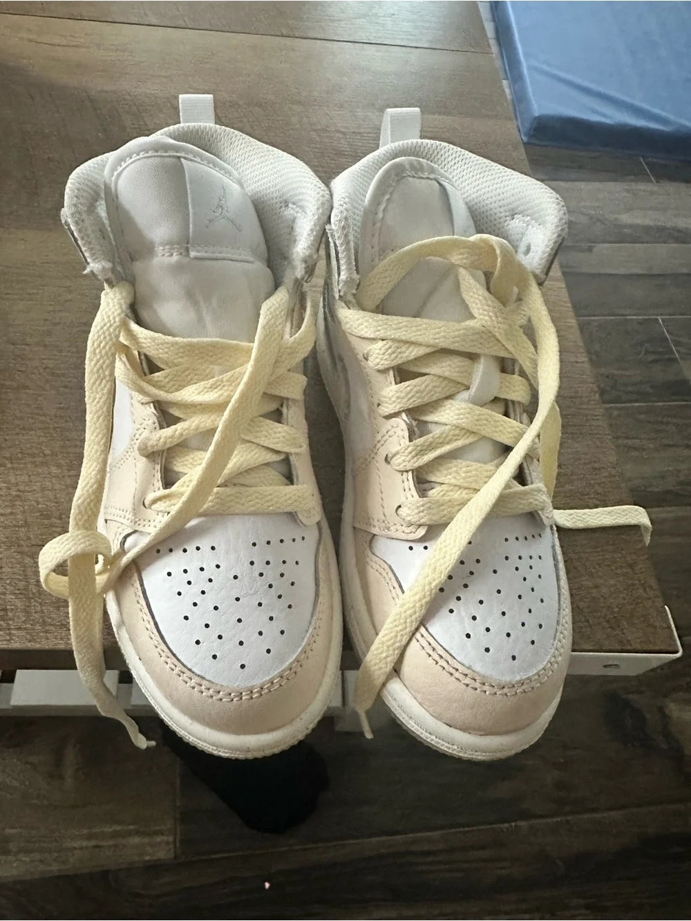 Nike Kids White and Yellow Low-Top Sneakers